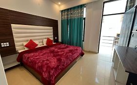 Rahul Hotel & Restaurant